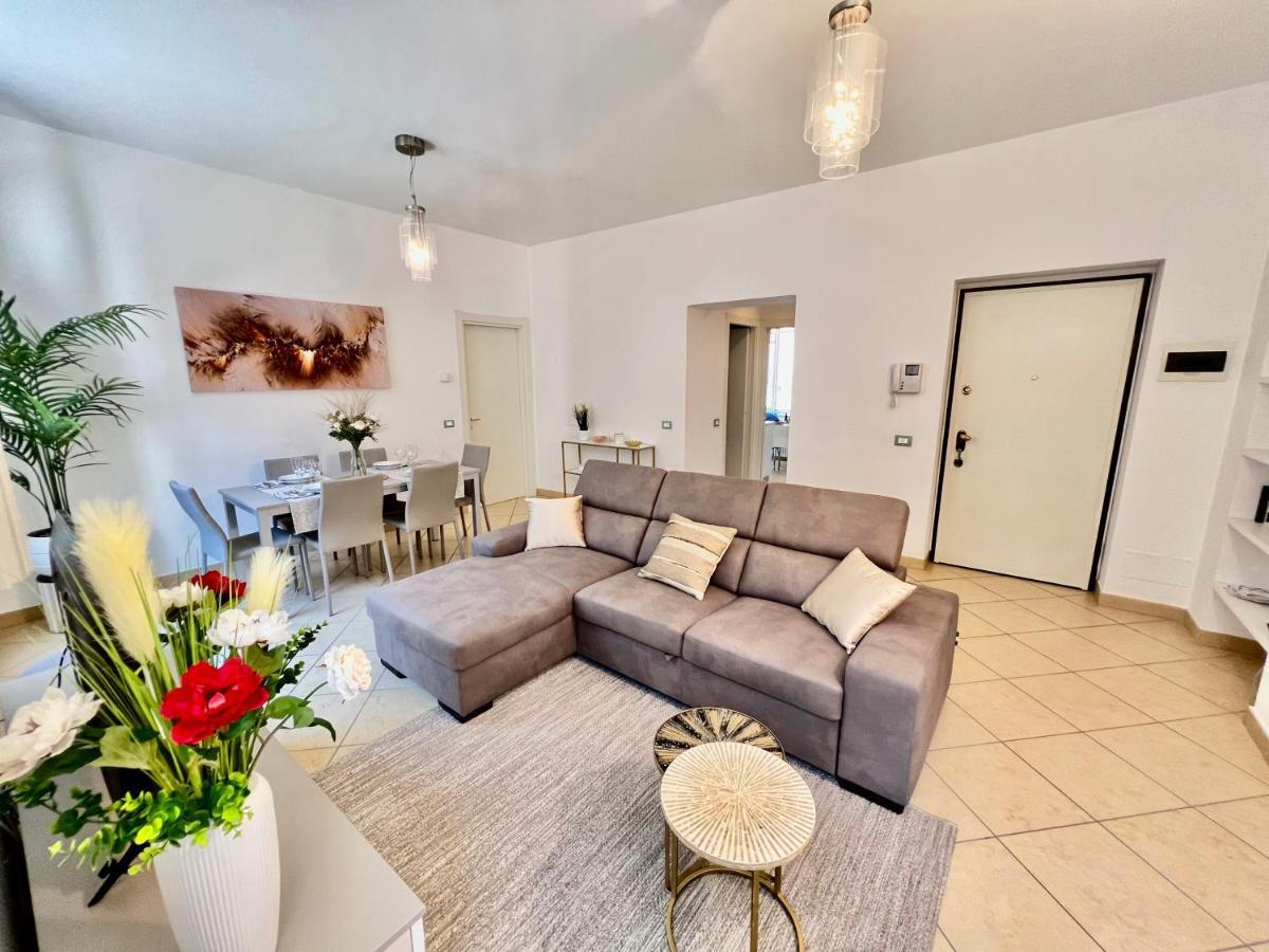 Divina Luxury Apartment With Jacuzzi Near The Lake コモ エクステリア 写真