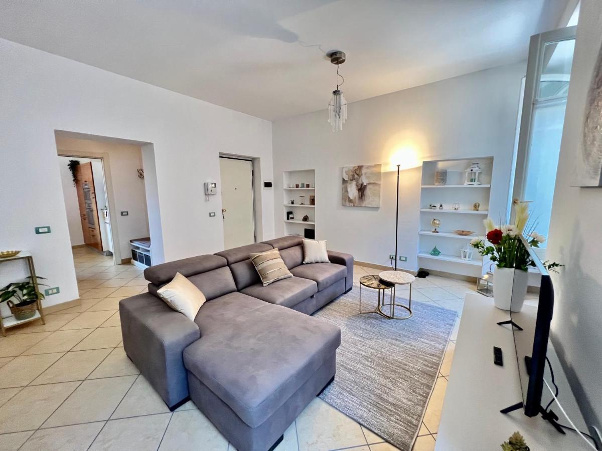 Divina Luxury Apartment With Jacuzzi Near The Lake コモ エクステリア 写真