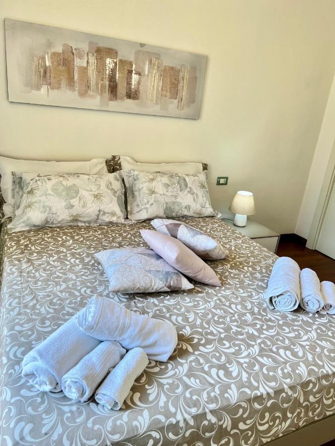 Divina Luxury Apartment With Jacuzzi Near The Lake コモ エクステリア 写真